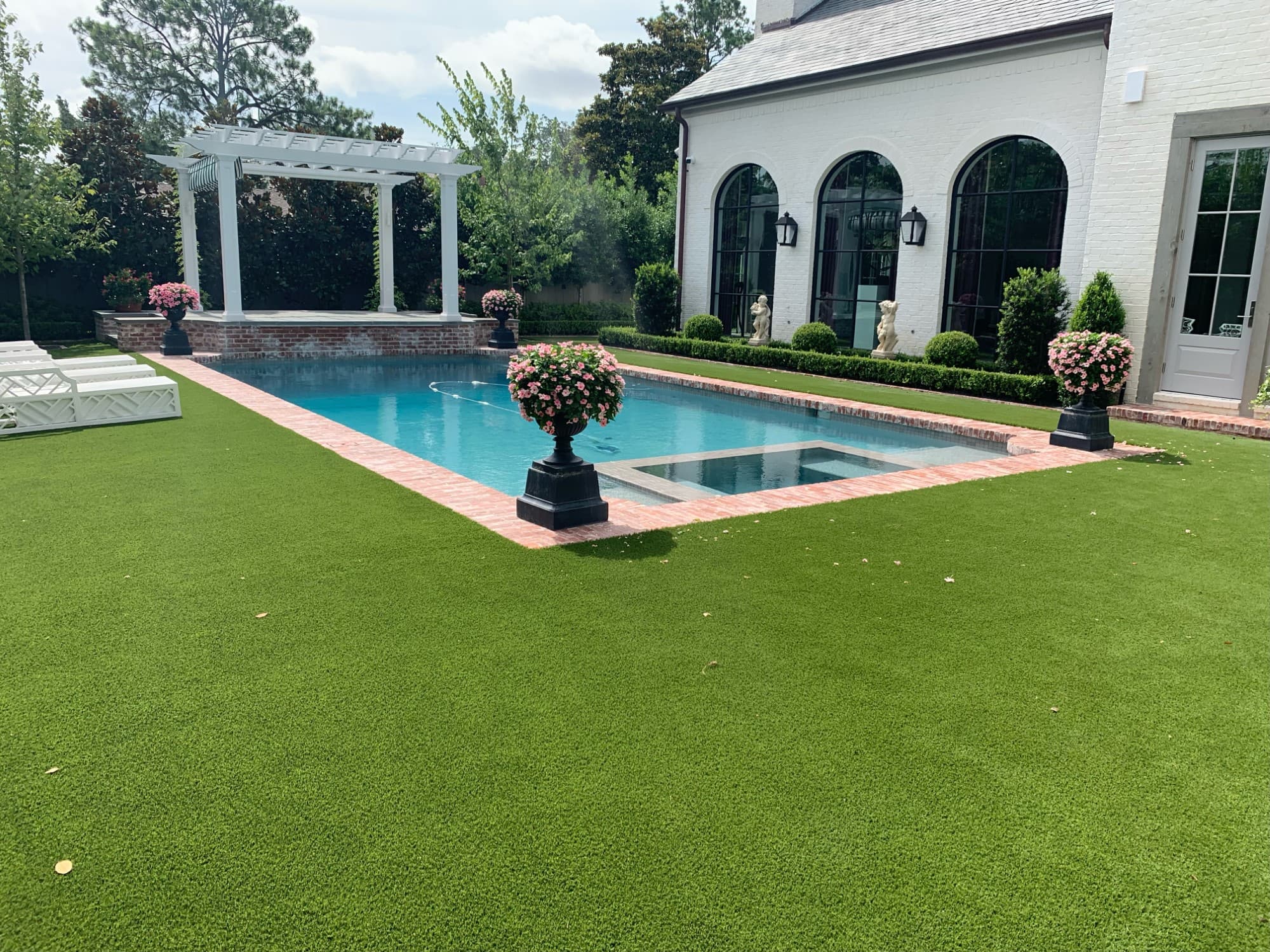 Residential synthetic grass lawn in Dallas